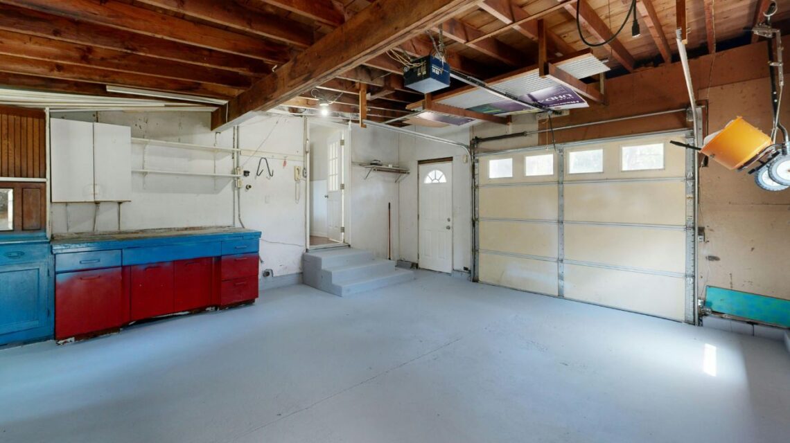 Garage Cleanout Dumpster Rental in Los Angeles